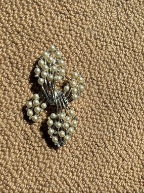 Vintage Pearl Cluster Brooch - Silver Tone - Tara